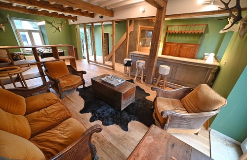 Nassogne Casa | Lujosa y espaciosa casa de pueblo renovada con piscina exterior y jacuzzi