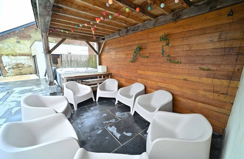 Nassogne Casa | Lujosa y espaciosa casa de pueblo renovada con piscina exterior y jacuzzi