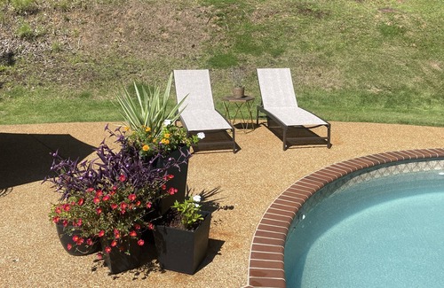 Oxford Casa | Lush privacy with a pool & close to everything!