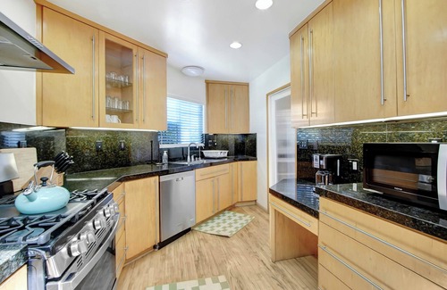 Encino Casa | Lush, private oasis in Encino on private cul de sac!