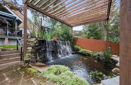 Brighton Heights Casa | *LUSH RETREAT*HotTub-Fire Pit-PetFriendly-Koi Pond