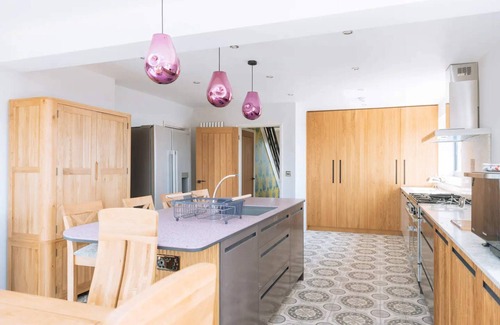 Brighton Casa | Lush & Spacious 3BD House - East Brighton