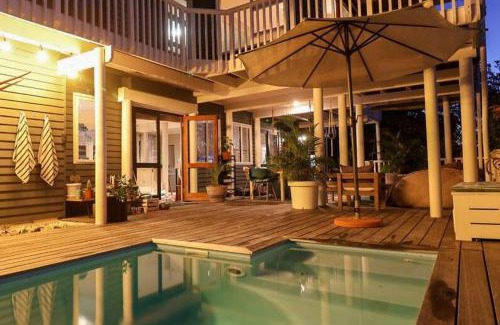 Hunter's Home Casa | Lush Spacious Family Home between Beach & Town