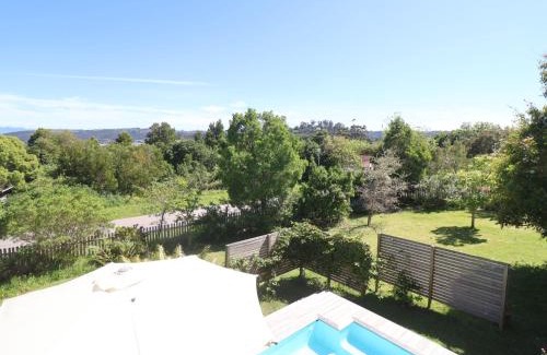 Hunter's Home Casa | Lush Spacious Family Home between Beach & Town