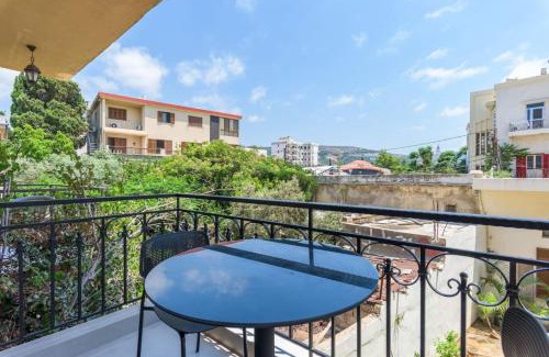 Batroun Apartamento | Lush Studio in Bahsa, Batroun