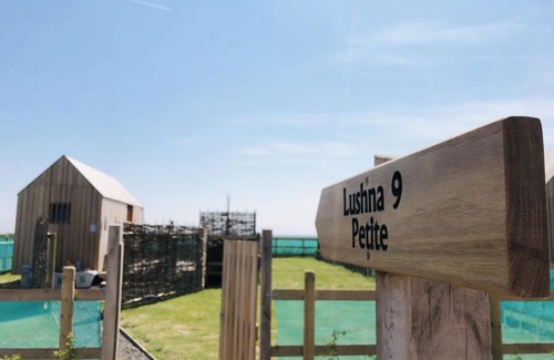 Brightlingsea Casa | Lushna 9 Petite at Lee Wick Farm Cottages & Glamping