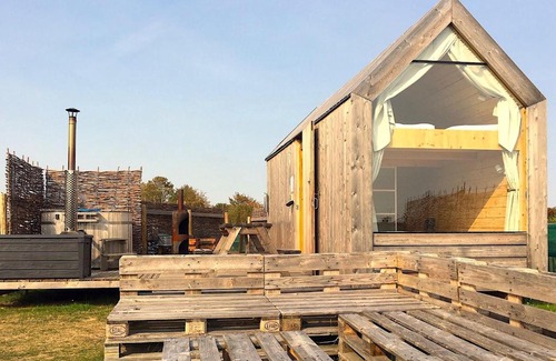 Brightlingsea Casa | Lushna 9 Petite at Lee Wick Farm Cottages & Glamping