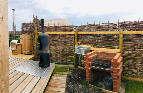 Brightlingsea Casa | Lushna 9 Petite at Lee Wick Farm Cottages & Glamping
