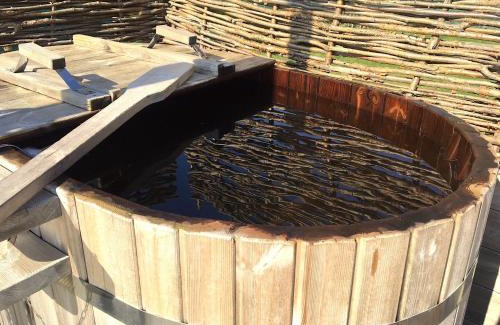 Brightlingsea Casa | Lushna 9 Petite at Lee Wick Farm Cottages & Glamping