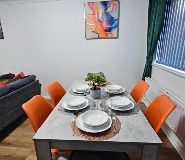 Telford Casa | LushStay Telford - Families, Contractors & Group of Friends, long term stay