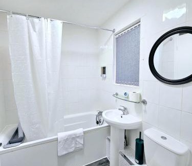 Telford Casa | LushStay Telford - Families, Contractors & Group of Friends, long term stay