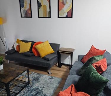 Telford Casa | LushStay Telford - Families, Contractors & Group of Friends, long term stay