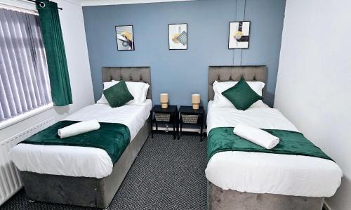 Telford Casa | LushStay Telford - Families, Contractors & Group of Friends, long term stay