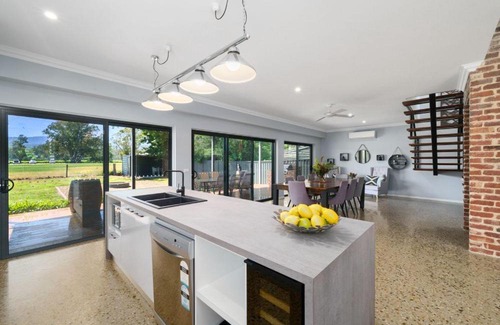 Whitfield Casa | Lusso - Boutique Accommodation