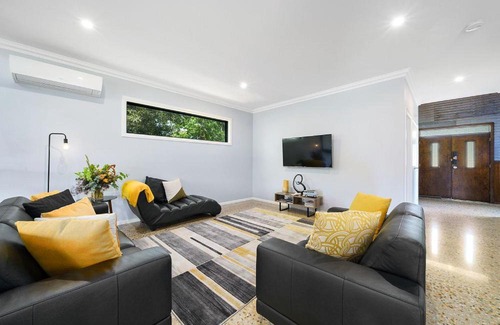 Whitfield Casa | Lusso - Boutique Accommodation