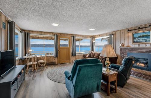 Camano Island Casa | Lutefisk Lodge