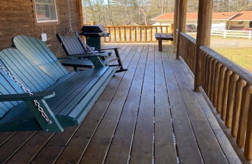 Luther Casa | Luther Leisure Lodge Retreat- 8 person hot tub!