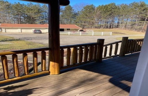 Luther Casa | Luther Leisure Lodge Retreat- 8 person hot tub!