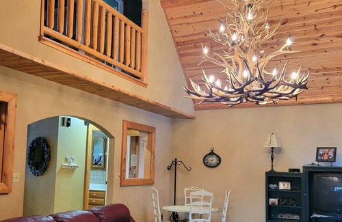 Luther Cabina | Luther's Someday Ranch Retreat w/ 8 person Hot Tub!!