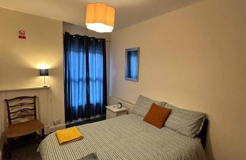 Luton Casa | Luton Town House Near Airport