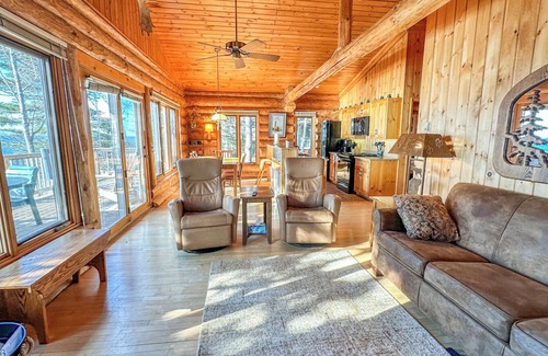 Tofte Cabina | Lutsen Log Cabin 406 on Lake Superior in Lutsen, Minnesota.