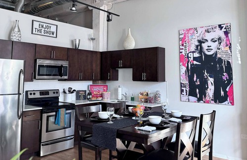 Near South Side Apartamento | Luxéry Stay "Hollywood" Downtown/McCormick/WinTrust Area