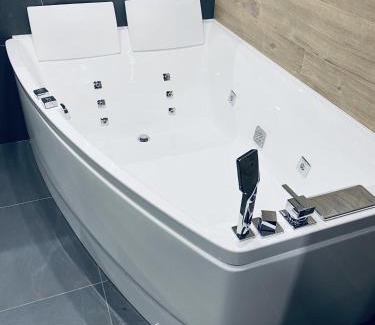 Dnipro Apartamento | LUX с джакузи RIVER PARK (дуэт)