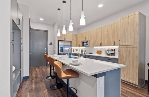 North Burnet Apartamento | Lux 1BR Alongside Q2 & Domain With Pool, Gym and Free Parking
