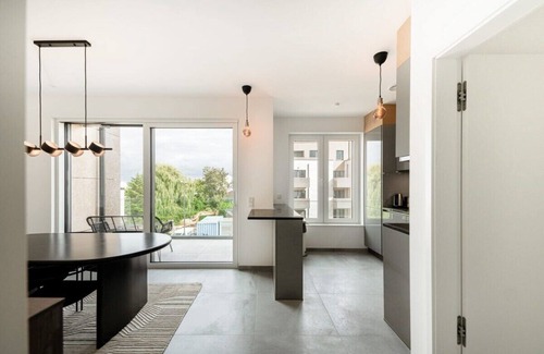 Cessange Apartamento | Lux 1BR: King Bed, Balcony, Near City Center