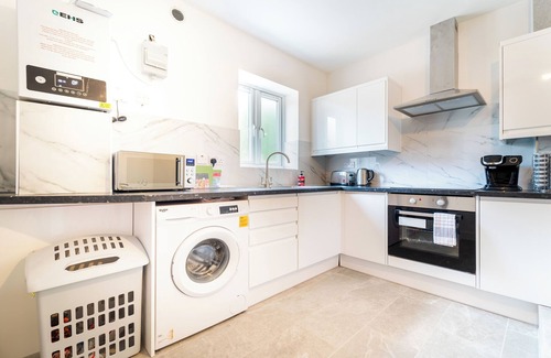 Luton Apartamento | LUX 2BDR Flat By Luton Station/Airport/City Centre - 30min to Kings X St Pancras