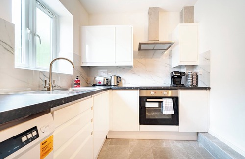 Luton Apartamento | LUX 2BDR Flat By Luton Station/Airport/City Centre - 30min to Kings X St Pancras