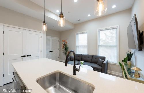 Southeast Apartamento | LUX 2BR Apartment in DC with Patio