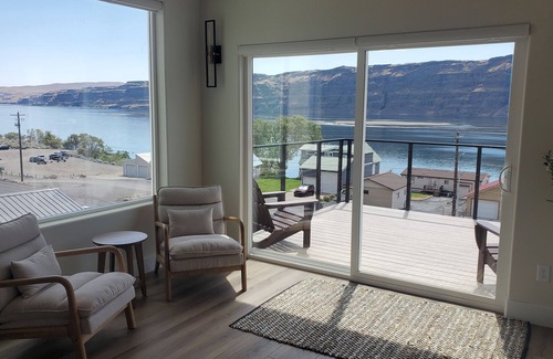 Sunland Estates Casa | Lux 3 bdrm/3 bath sleeps 8 in George, Wa near Gorge Amphitheater & Wine Country