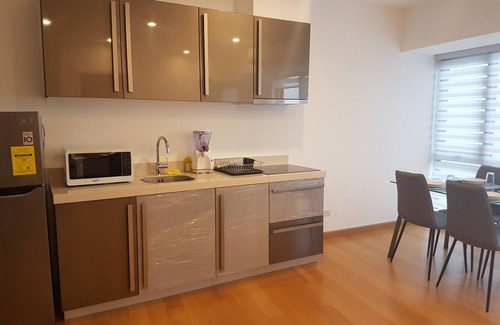 Downtown Apartamento | Lux 3 dormitorios dúplex Piscina propia Residencias Milano Versace Makati Wifi Netflix / kodi