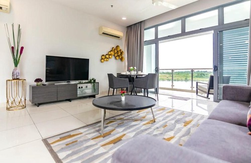 Nusajaya Apartamento | Lux 3BR Suite Puteri Harbour Near Legoland & Hello Kitty