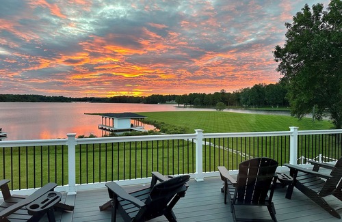 Mineral Casa | Lux 4BR Lkfront- in/outdoor fun-MovieRm-Gym-Dock-4private bathrooms, kayaks/SUP