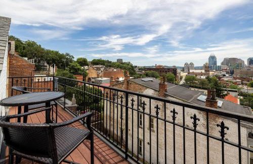 Pendleton Casa | Lux 4BR Townhome - City Views - Free Parking