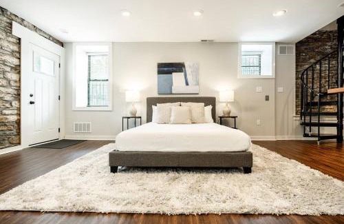 Pendleton Casa | Lux 4BR Townhome - City Views - Free Parking