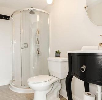 Pendleton Casa | Lux 4BR Townhome - City Views - Free Parking