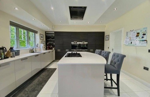 Peterborough Casa | Lux 6 Bed Peterborough Serviced Accommodation | Solari Living