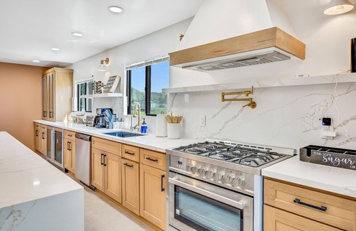 Norco Casa | LUX - A Dream Relax getaway Oasis Vacation Home with Amazing Views all around