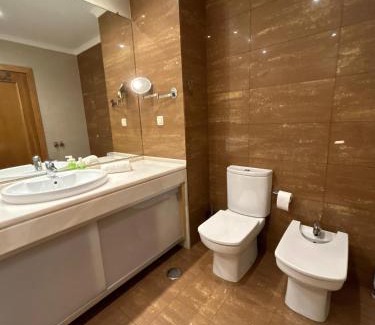 Cascais Apartamento | Lux Apt in Priv Condo with Pool, near Beach, Parking & Easy Access to Lisbon