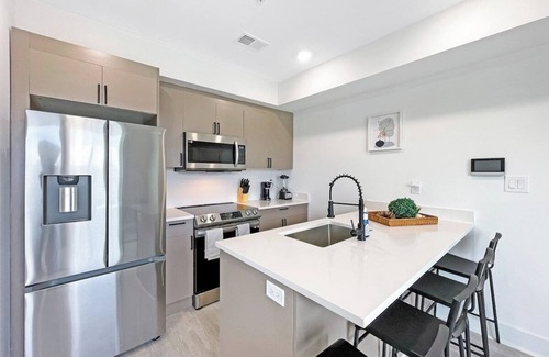 Brookland Cama Y Desayuno | LUX Brookland Penthouse | RoofDeck | Skyline View