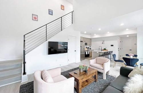 Brookland Cama Y Desayuno | LUX Brookland Penthouse | RoofDeck | Skyline View