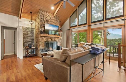 Seven Devils Casa | Lux Chalet with Amazing Views of Grandfather Mtn!