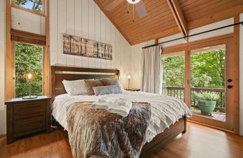Seven Devils Casa | Lux Chalet with Amazing Views of Grandfather Mtn!