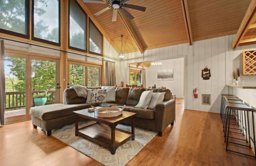 Seven Devils Casa | Lux Chalet with Amazing Views of Grandfather Mtn!