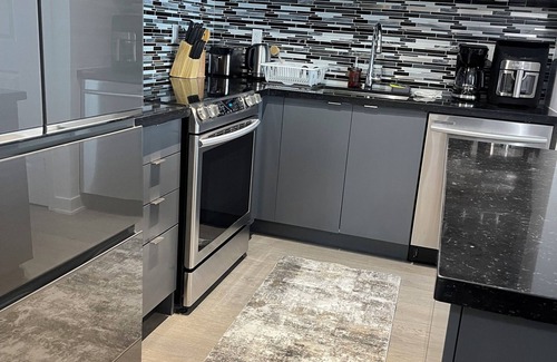 Central Erin Mills Condominio | Lux Condo In The Heart Mississauga
