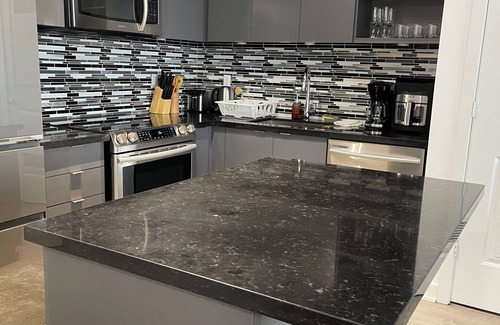 Central Erin Mills Condominio | Lux Condo In The Heart Mississauga