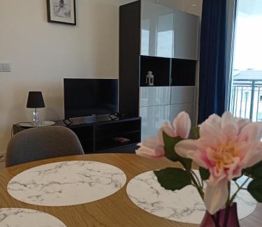 Pruszkow Apartamento | Lux Corner Park przestronne mieszkanie z klimatyzacją i podziemnym garażem